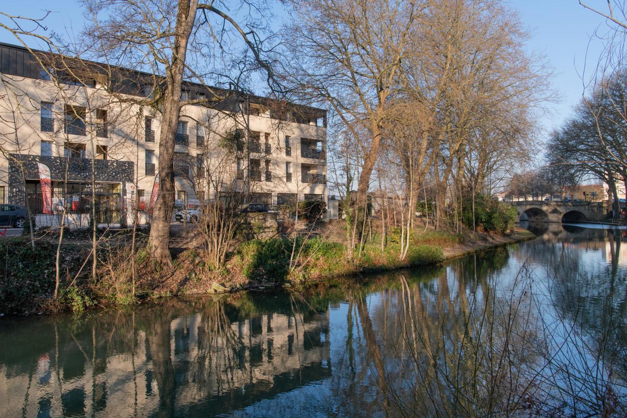 Domitys La Clef Des Arts Aparthotel Chalons en Champagne Bagian luar foto
